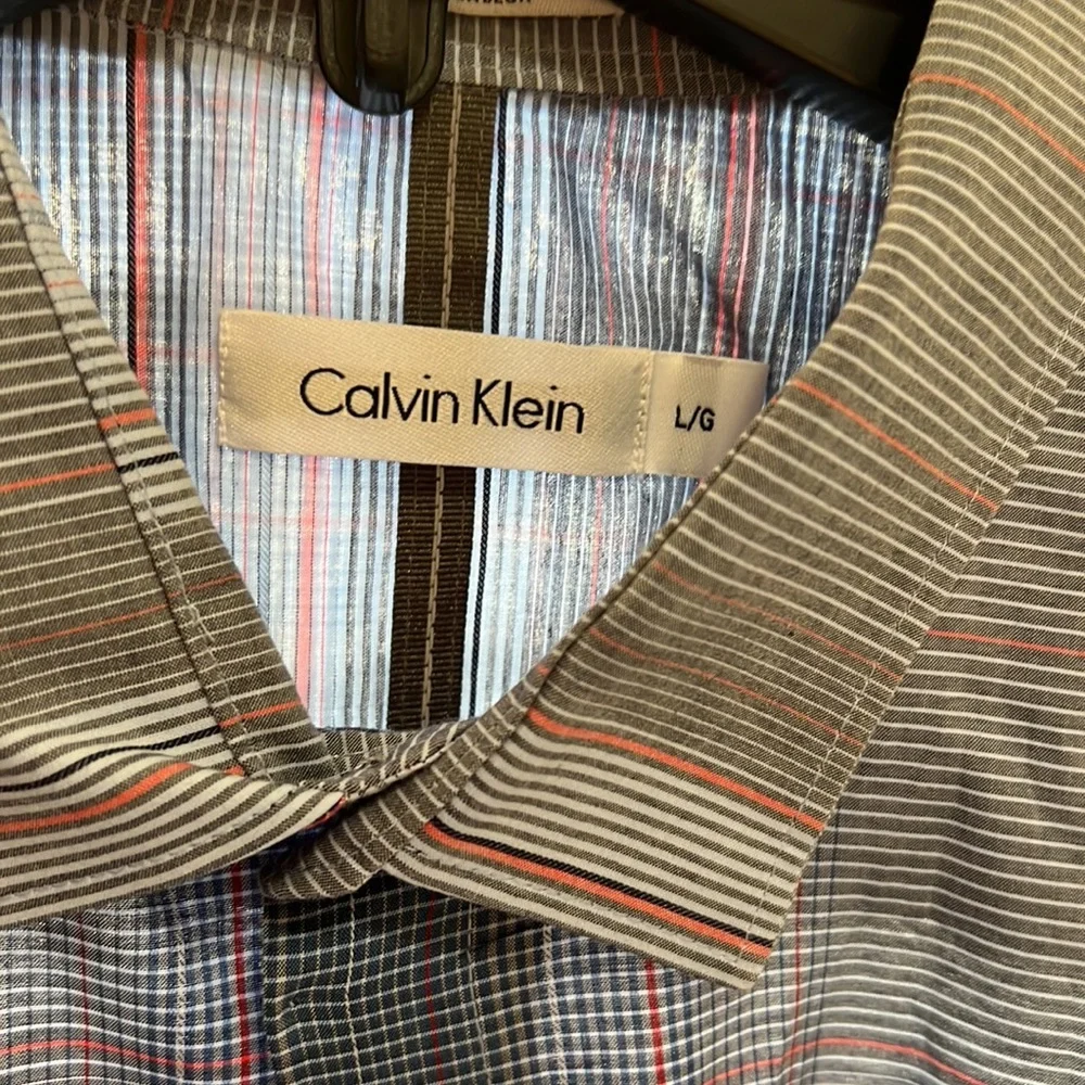 Calvin Klein plaid shirt sleeve button down - Picture 3 of 5